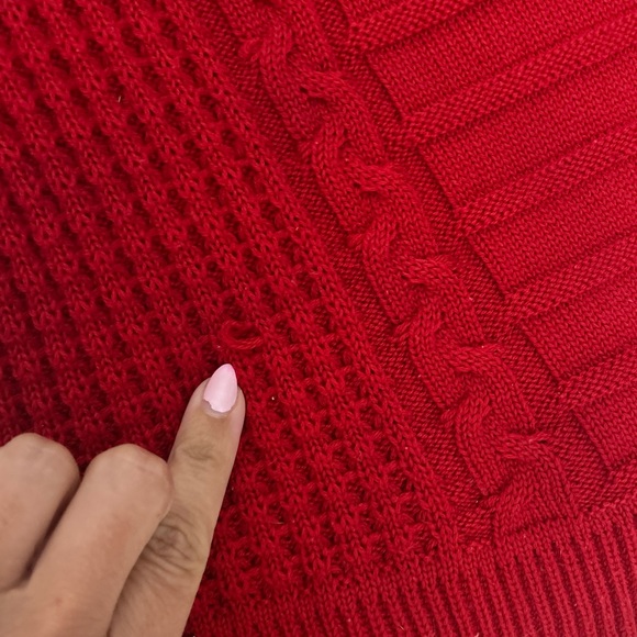 St. John Collection Women's Red Sleeveless Cable Knit Detail Sweater Size Medium - Picture 6 of 6